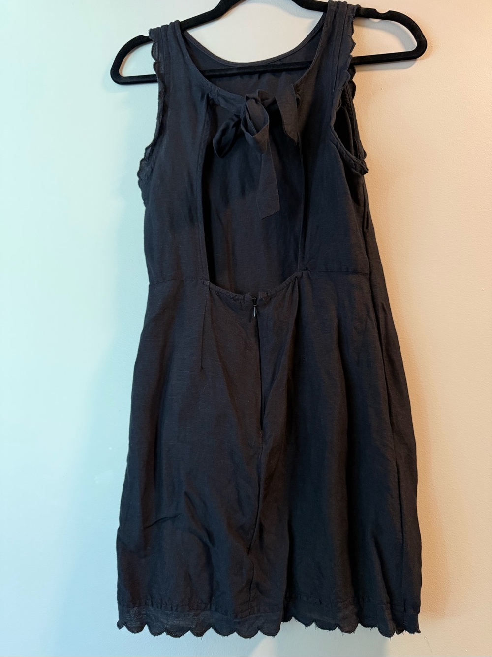 Anthropologie Black Scallop-Edge Sleeveless Shift Open Back Dress Size XS - Picture 4 of 5
